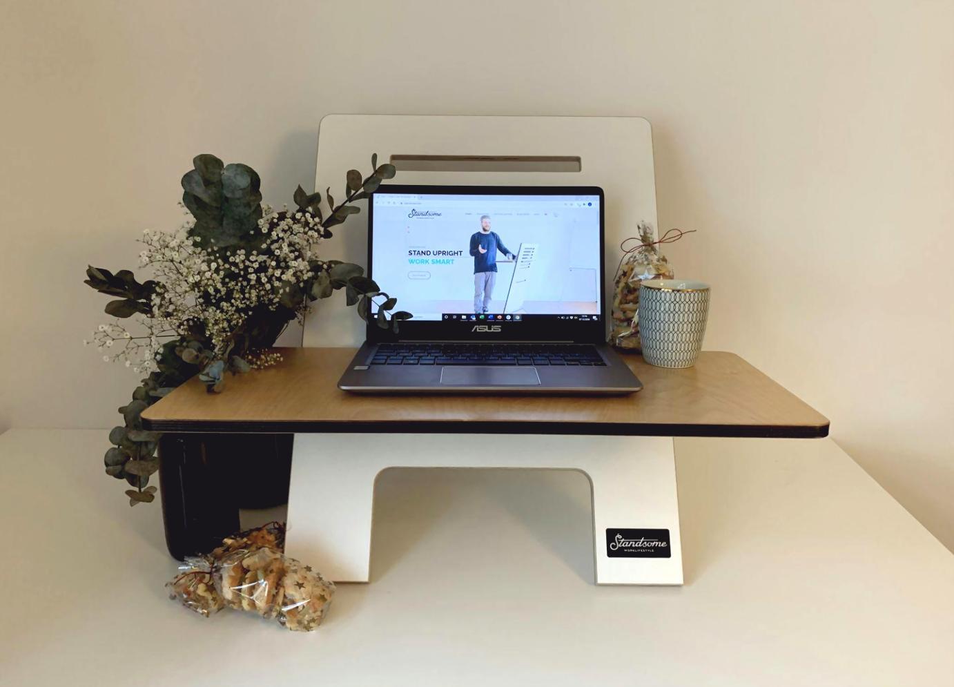 Modernes Nagelstudio mit professioneller Ausstattung